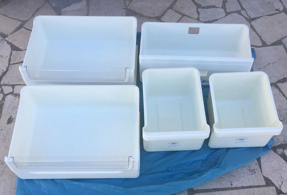 Prateleiras e gavetas do frigorífico combinado