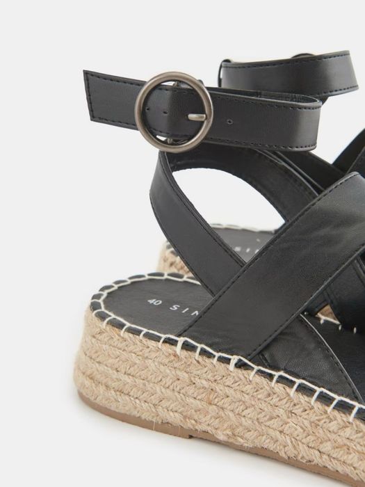 Сандалии женские Sinsay