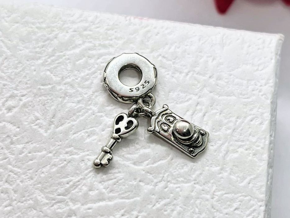 Charm's zawieszka kluczyk do drzwi grawer srebro s925