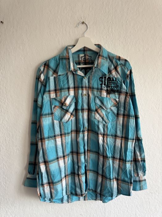 Niebieska koszula w kratę z długim rękawem