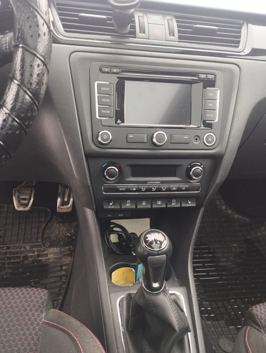 Продам автомобіль skoda rapid 2015 року. 1.6 дизель. 90к.с.