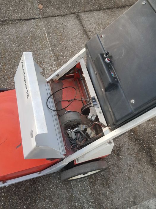 ZAMIATARKA Akumulatorowa Z Napędem HAKO FLIPPER FE z Odkurzaczem