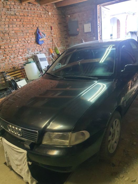 Ауді а4б5 в хорошому стані на свої роки