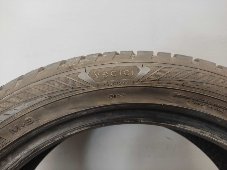 2x215/50R18 Goodyear Vector 4Seasons Gen-3, 92W, 2023 rok