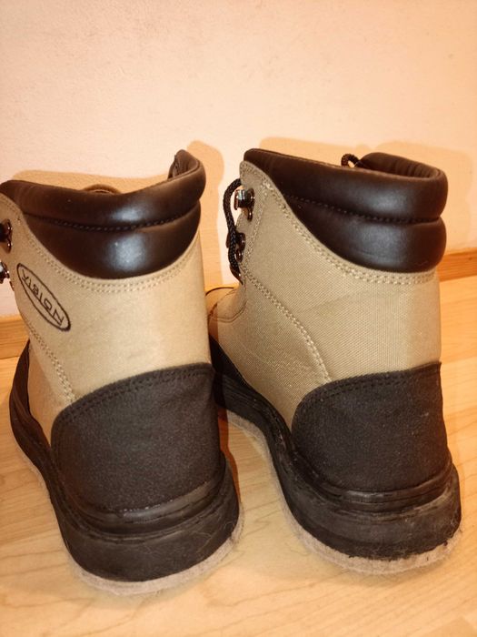 Buty z ocieplaną podeszwa