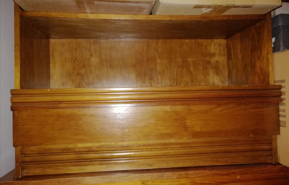 Escrivaninha/cómoda + 2 estantes, excelente estado