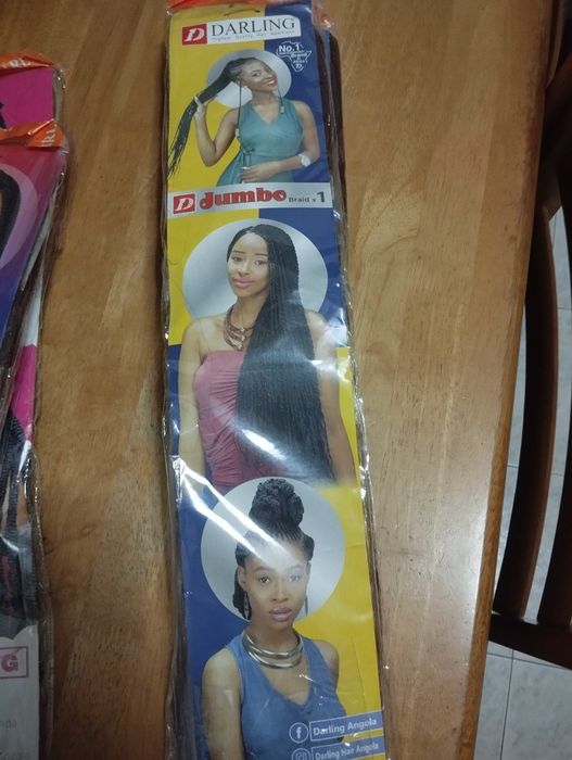 Cabelo postiço de várias marcas