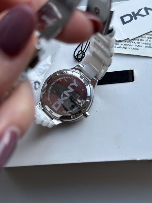 Керамічний годинник dkny ny