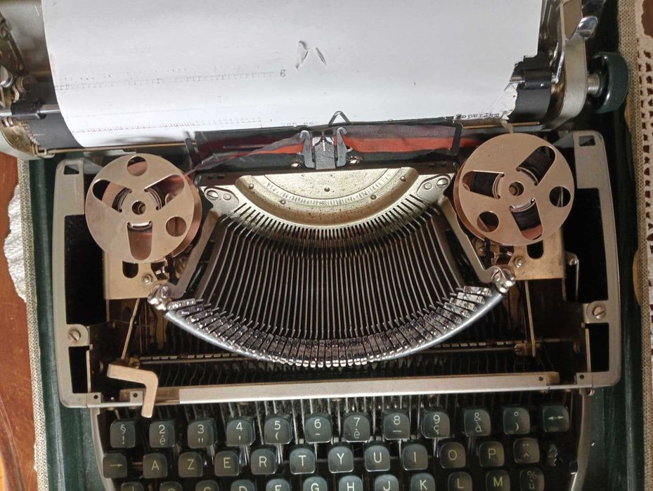 MQE_001 | Máquina de Escrever | Remington Quiet-Riter | Antiguidade