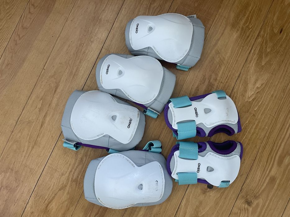Patins 4 rodas tamanho 30,5 / 34 de menina, com marcas de uso à frente