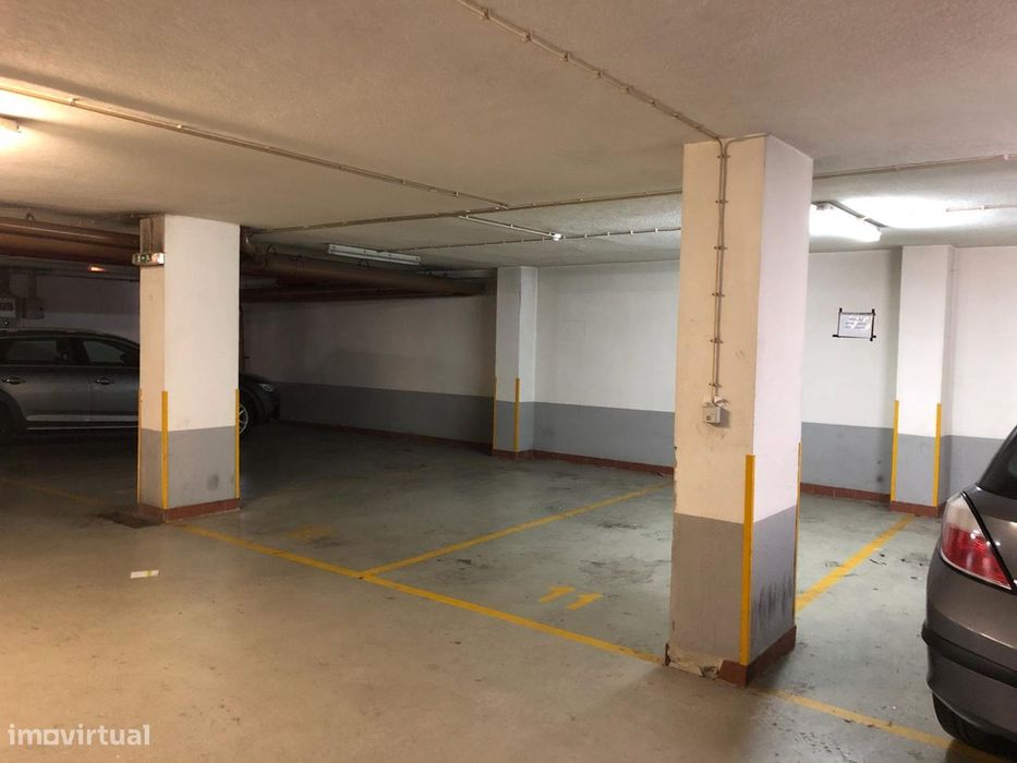 Lugar de Garagem para Arrendamento – Rua de São Bernardo, Lisboa