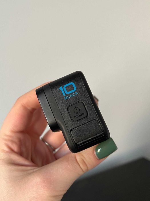 Екшн-камера GoPro Hero 10 з кріпленням на голову