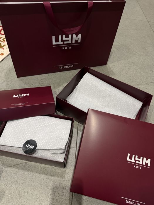 Продам коробки ЦУМ оригінальні