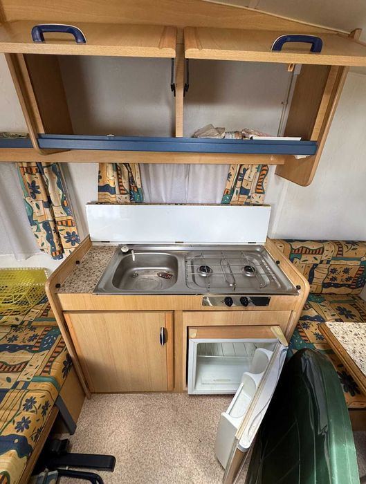 Caravana portuguesa com avançado 10m2, equipada e com documentos legais