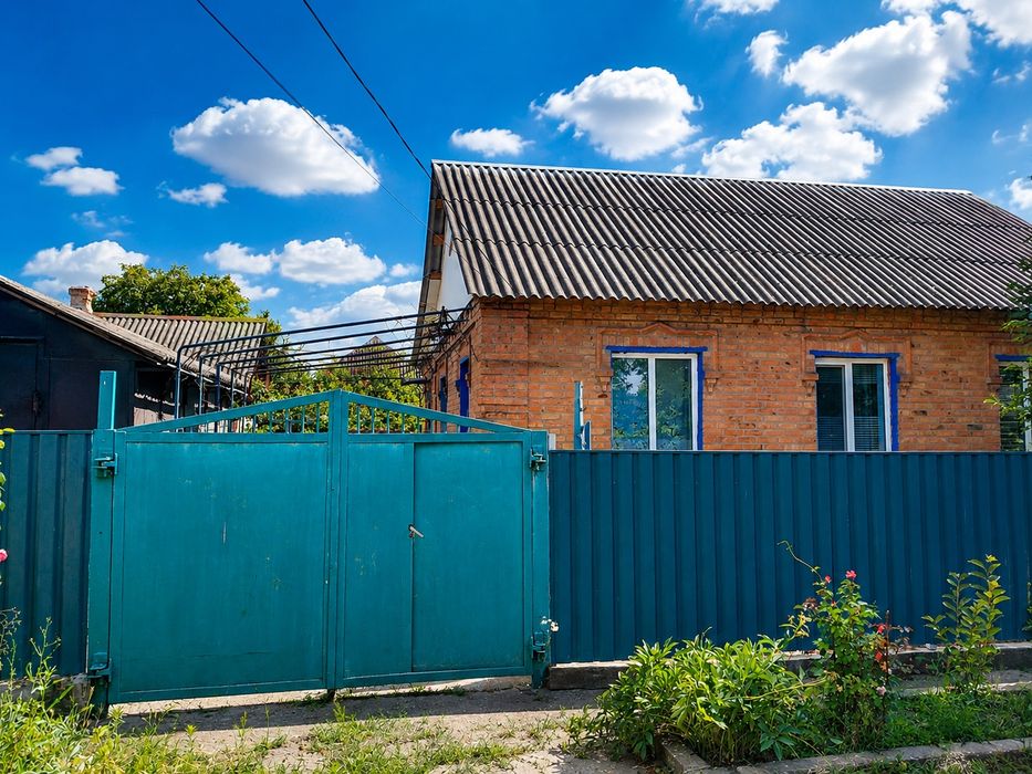 Продам добротний будинок на балке