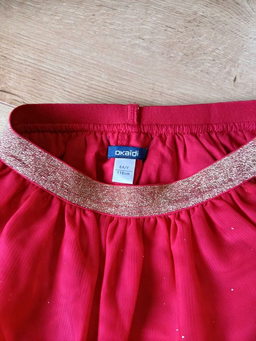 Czerwona spódniczka dla dziewczynki