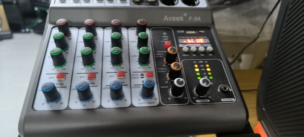 Mesa de mistura Aveek F-5A
