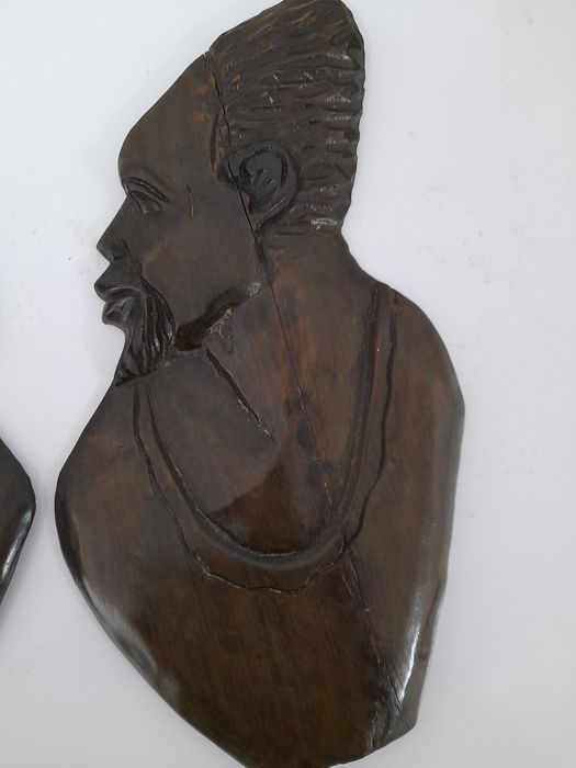 2 Máscaras africanas de casal indígena