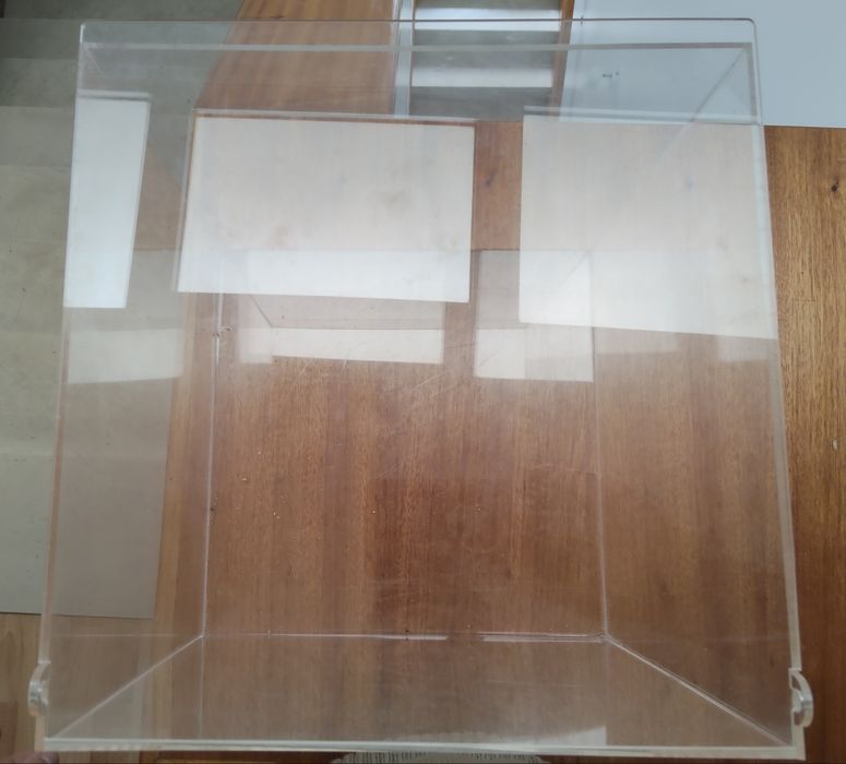 Caixa (cubo) em acrílico