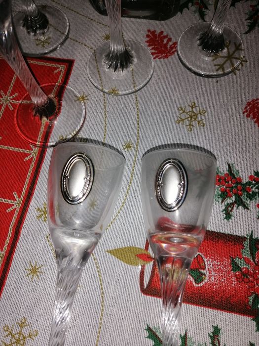 Garrafa e copos de licor