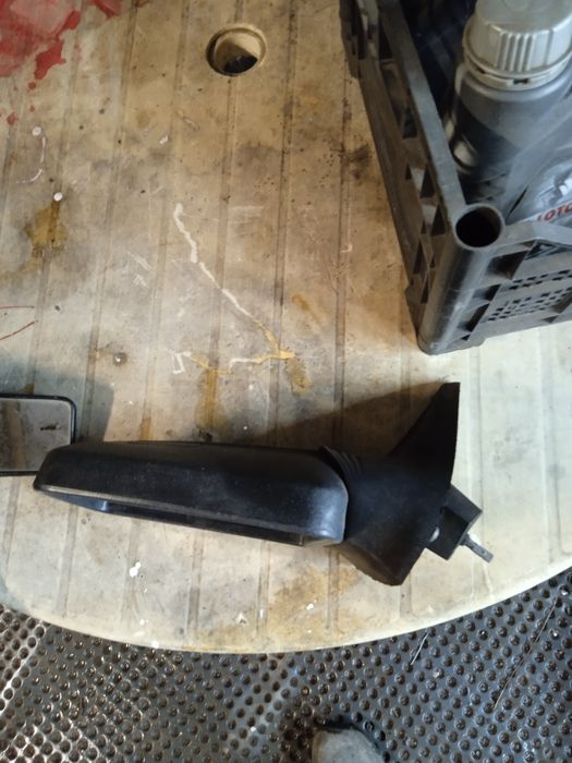 Субару леон переднє праве скло,