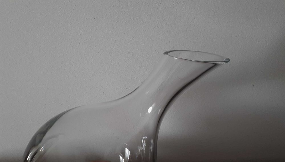 Decantador de cristal com base em madeira marca Atlantis