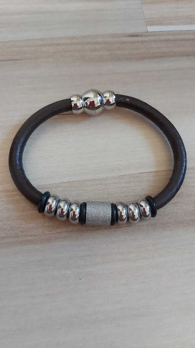 Bransoletka damska rzemyk + elementy dekoracyjne długość 20 cm