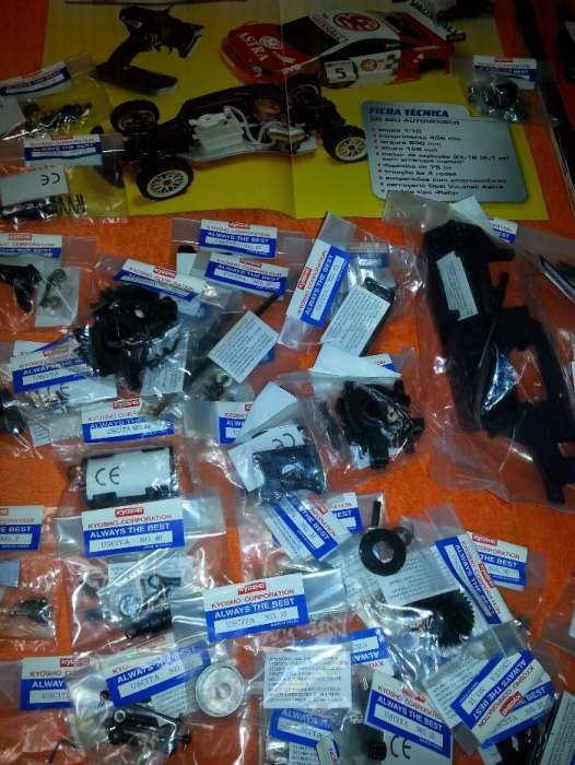 Pièces Kyosho 1/10 Vauxhall Astra – Châssis + Réservoir – Occasion Comme Neuf