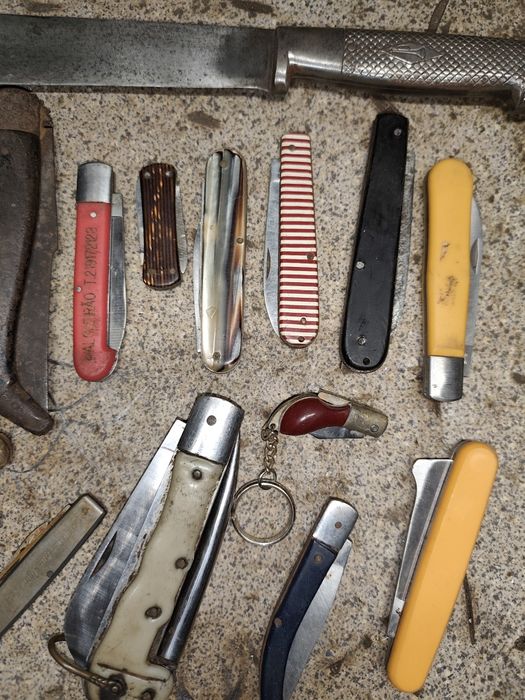 Vários canivetes antigos