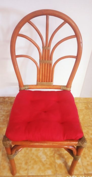 Mesa de cozinha em bambu