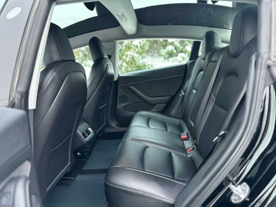 Tesla Model 3 Long Range      2022