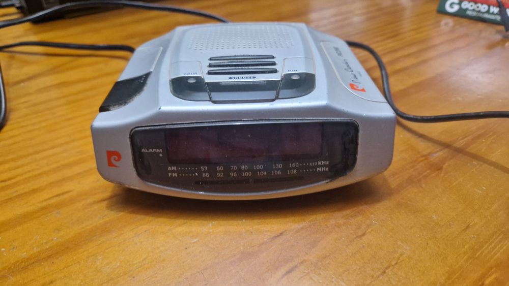 Rádio / despertador Pierre Cardin PC260