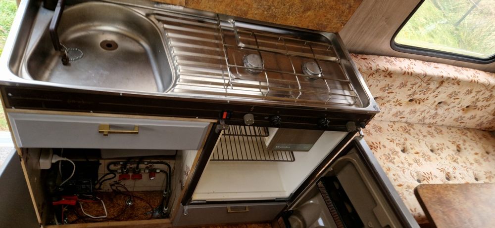 duża lekka przyczepa kempingowa buerstner 2 x łóżko łazienka namiot