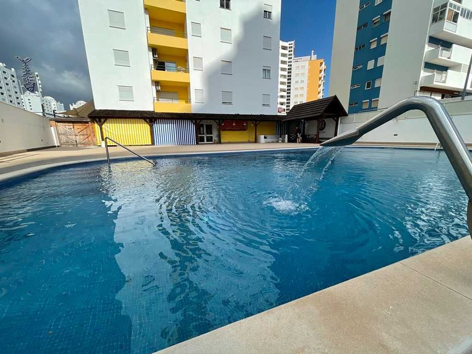 JUL/AGO/SET - T1 Praia Rocha (Piscina + Garagem) – 200m da praia a pé