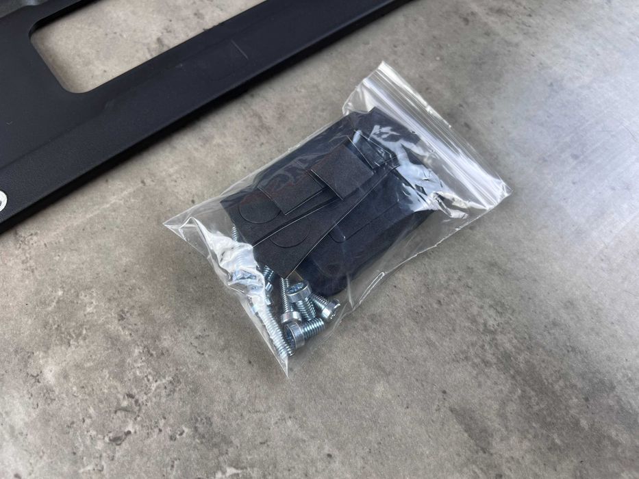 Рамка номерного знаку  -  Volvo XC60 II  /  S90 II  -  31425786