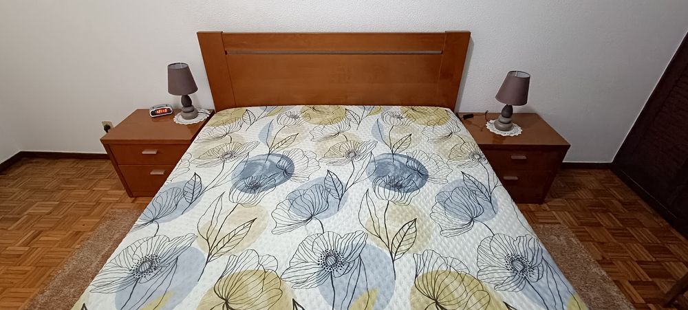 Quarto de Casal (Cama, Colchão e Mesas de Cabeceira)