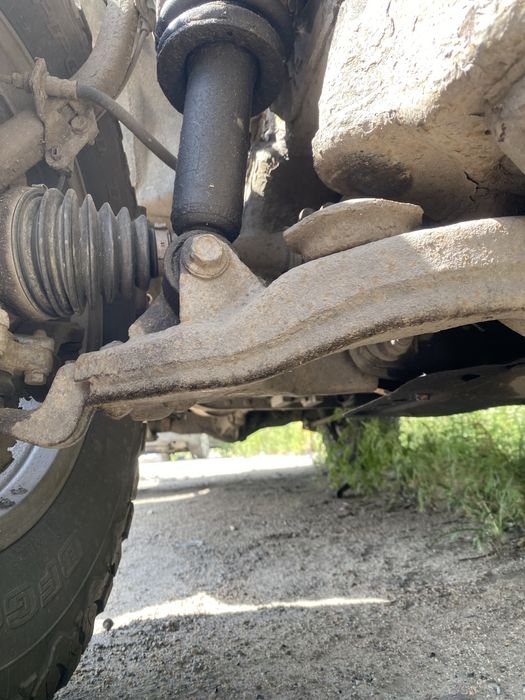 Передняя подвеска Toyota Land Cruiser 90