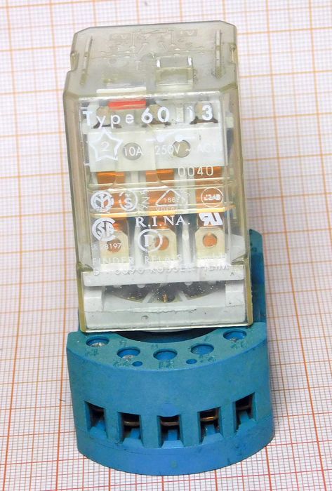 Przekaźnik 24V DC 10A R15 60,13 FINDER z podstawką [0RK]1