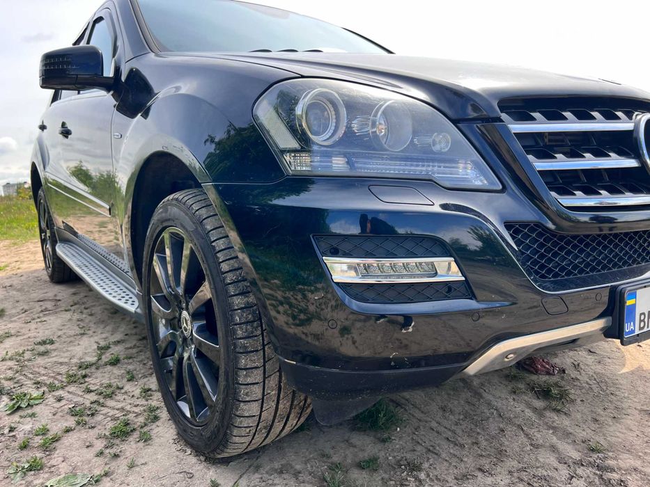 Передний бампер Mercedes ML W164 Рестайл C197 Передній бампер МЛ 164