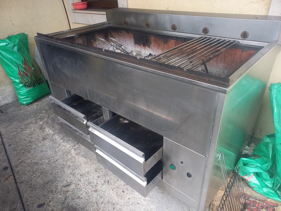 Venda de electrodomésticos e  interiores de restauração