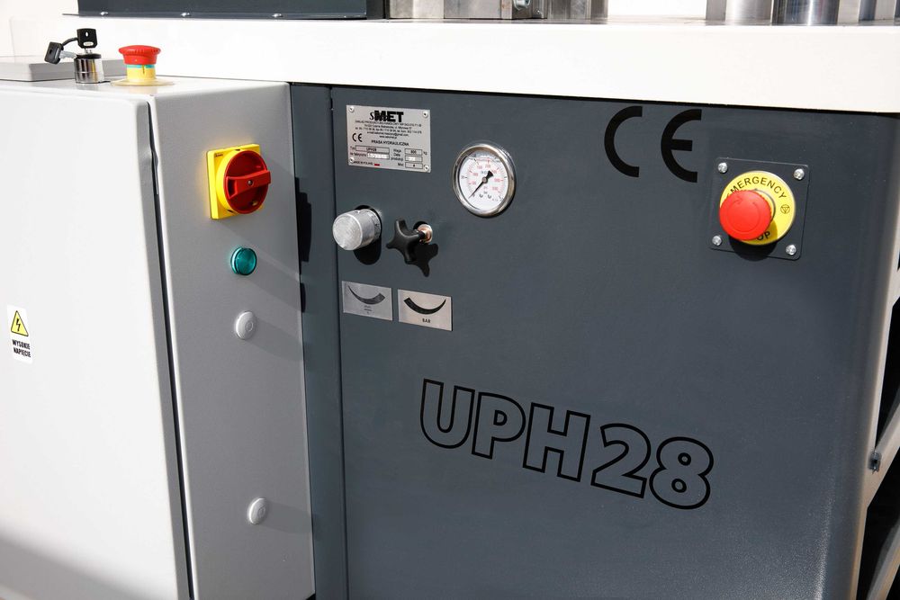 Pozioma prasa hydrauliczna UPH28 "bokserka" UltraPras