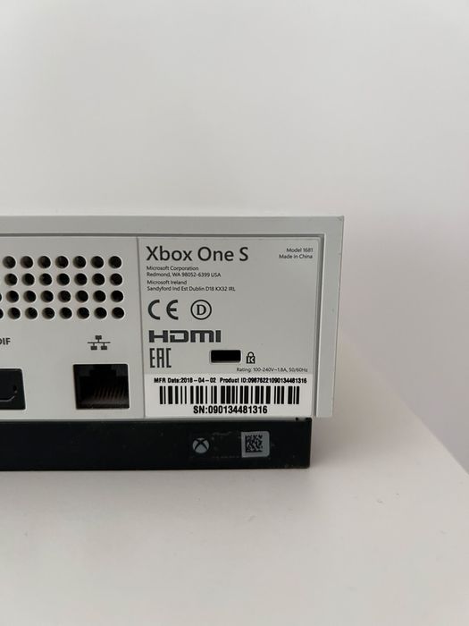 Xbox one S. 2 pady plus gry. Stan bdb