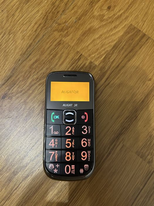 Телефон для літніх людей