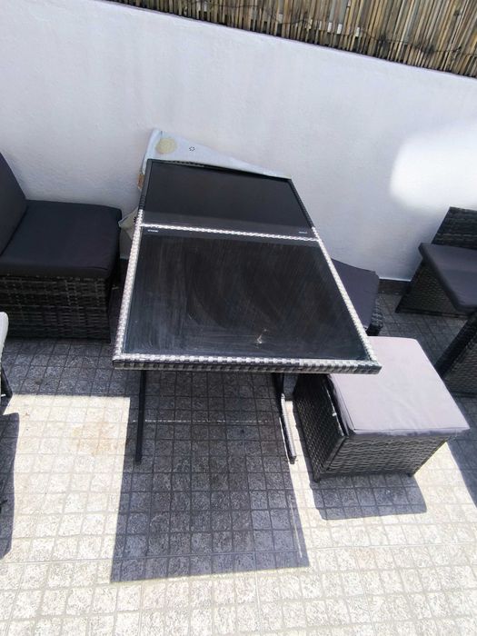 Mesa e cadeiras de jardim