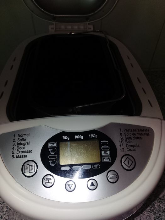 Vendo máquina de fazer pão Bifinett. 15€ Negociável