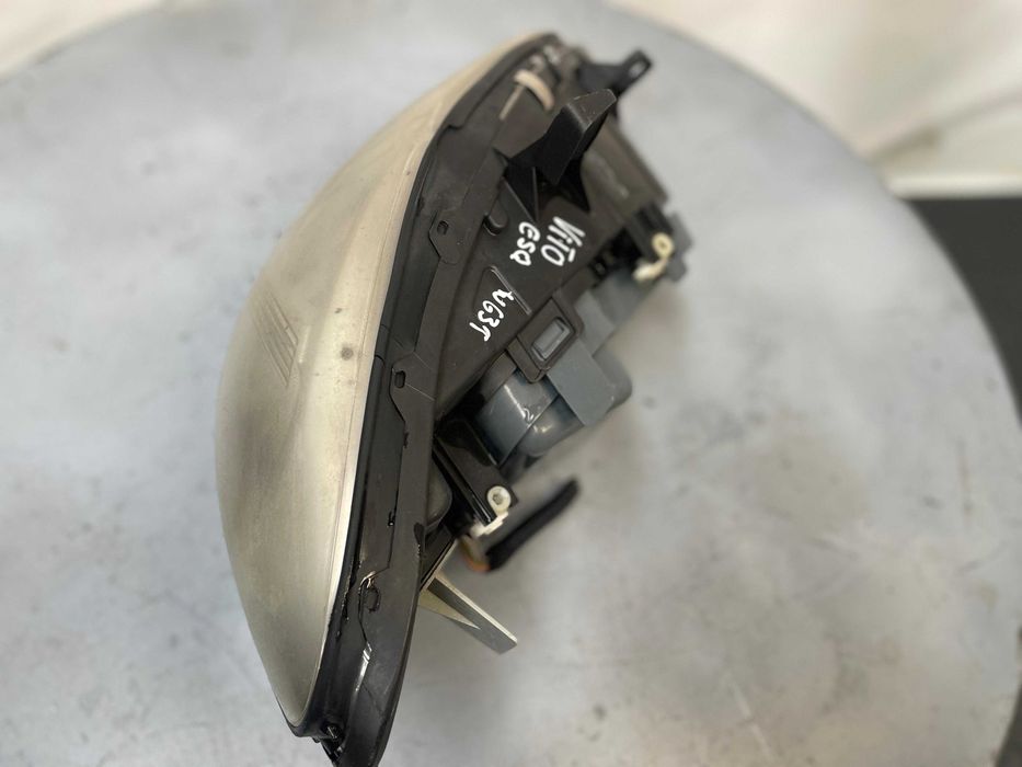 Farol dianteiro esquerdo Mercedes Vito W639 ( 2005)
