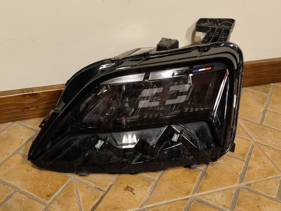 Farol Renault 5 E-Tech ótica led 260601570R