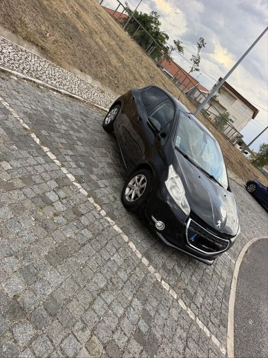 Peugeot 208 HDi 1400 do ano 2015 foto 4