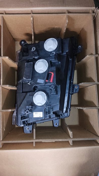 Farol Frente Direito Ford Truck 2024 F-MAX camião
