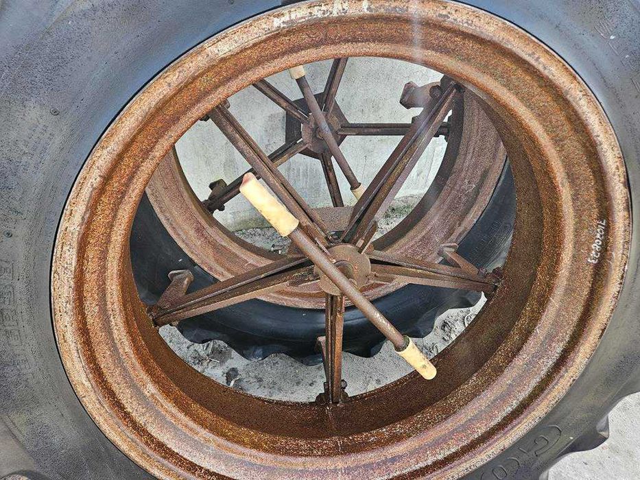 2 Koła rolnicze, bliźniaki, uprawowe 13,6R38